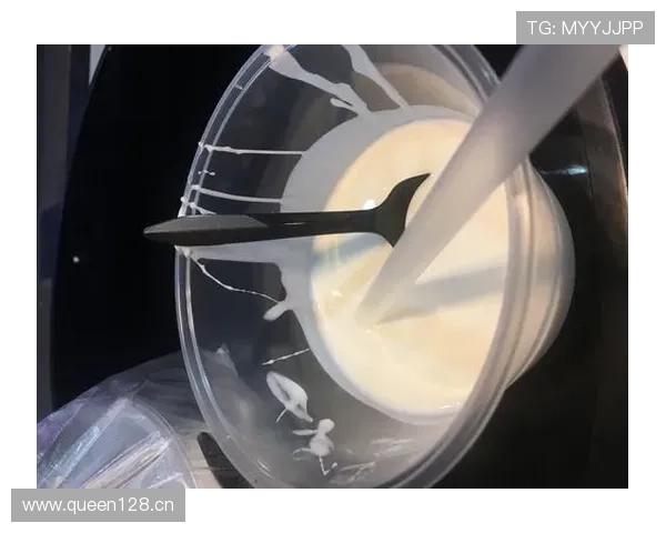 杨力维家冰箱里塞满蛋白粉，连饮料都是无糖的