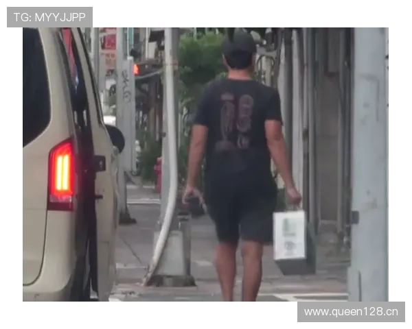 崔家溪穿拖鞋在豪宅里晃悠，那吊灯价位把我羞得不敢抬头